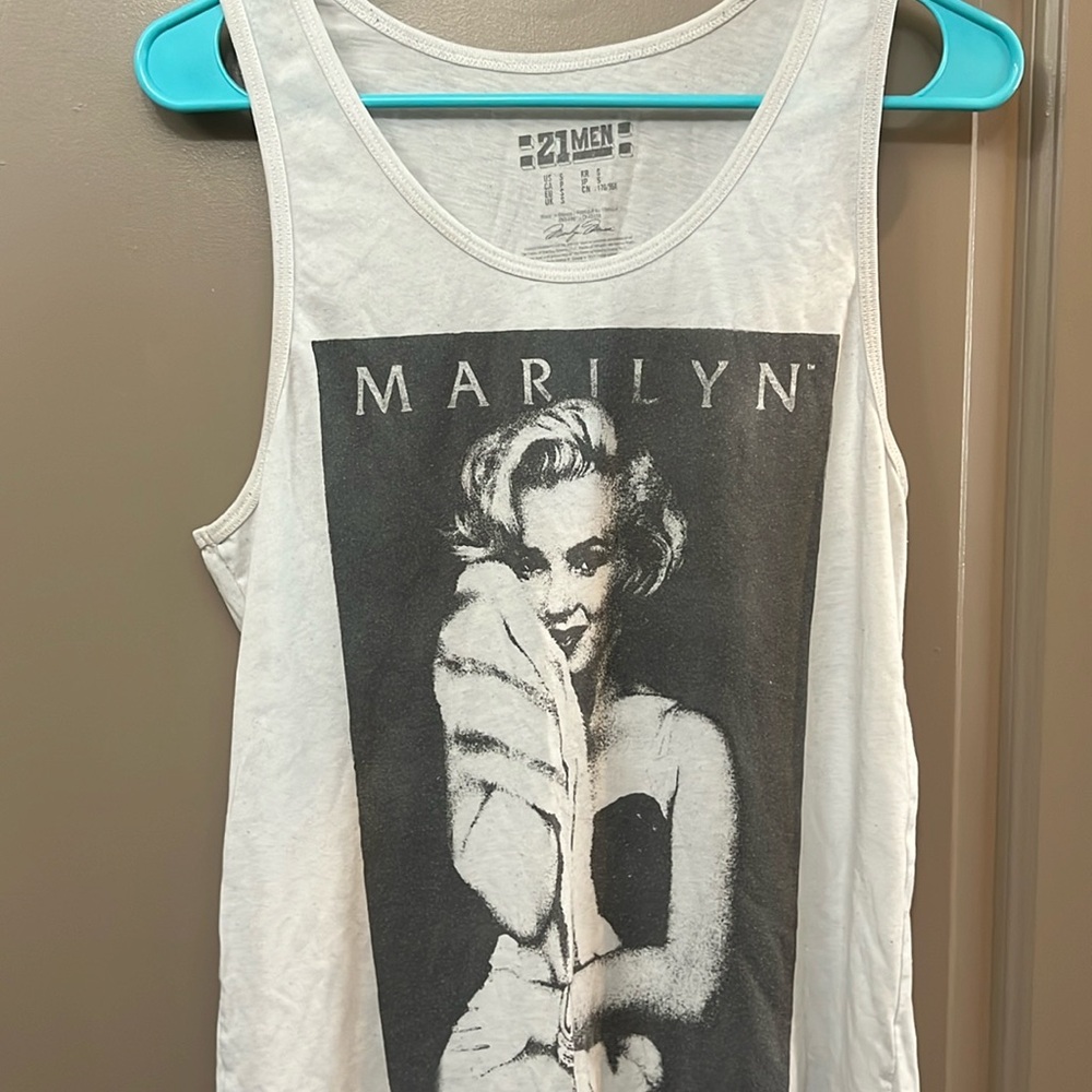 Small white Marilyn top